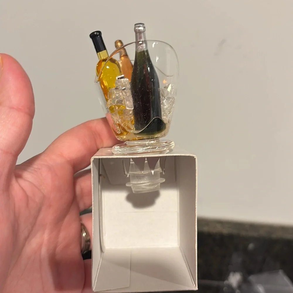NIB Acyclic Wine Bottle Stopper